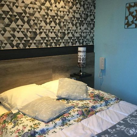 סאל Hotel Le Kamelia מראה חיצוני תמונה