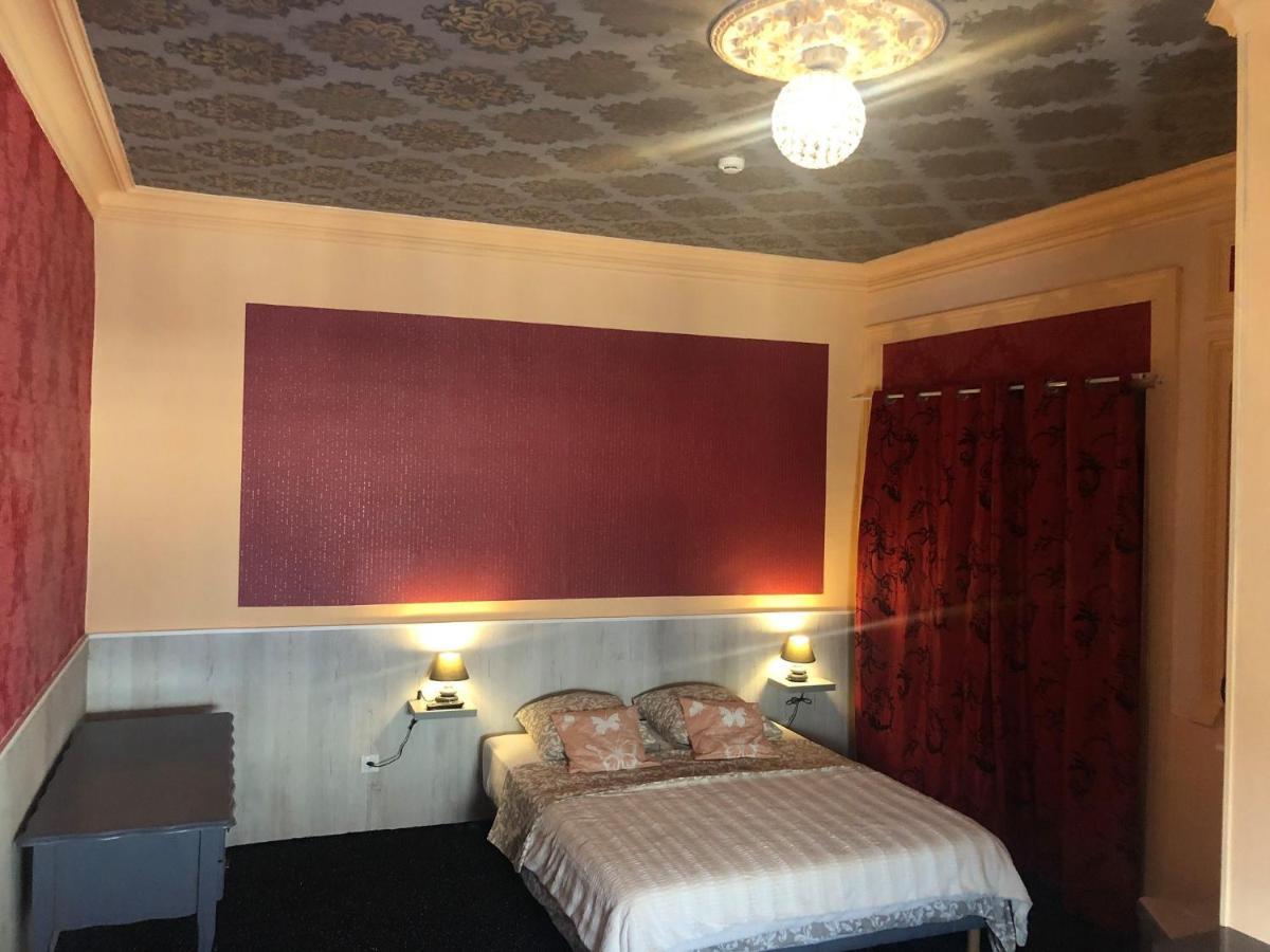 סאל Hotel Le Kamelia מראה חיצוני תמונה