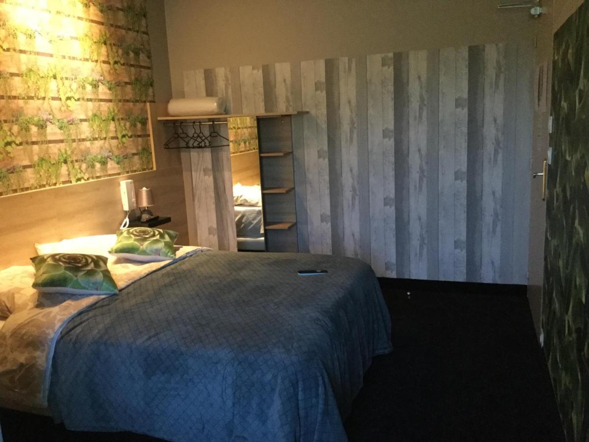 סאל Hotel Le Kamelia מראה חיצוני תמונה