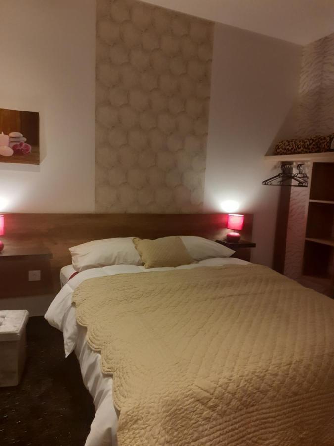 סאל Hotel Le Kamelia מראה חיצוני תמונה