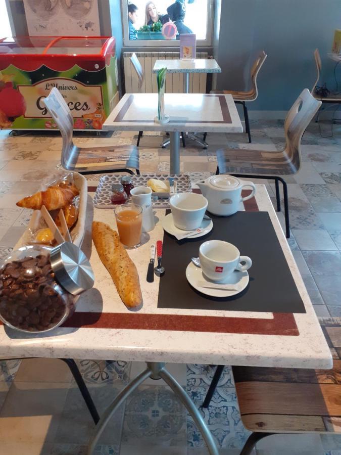 סאל Hotel Le Kamelia מראה חיצוני תמונה